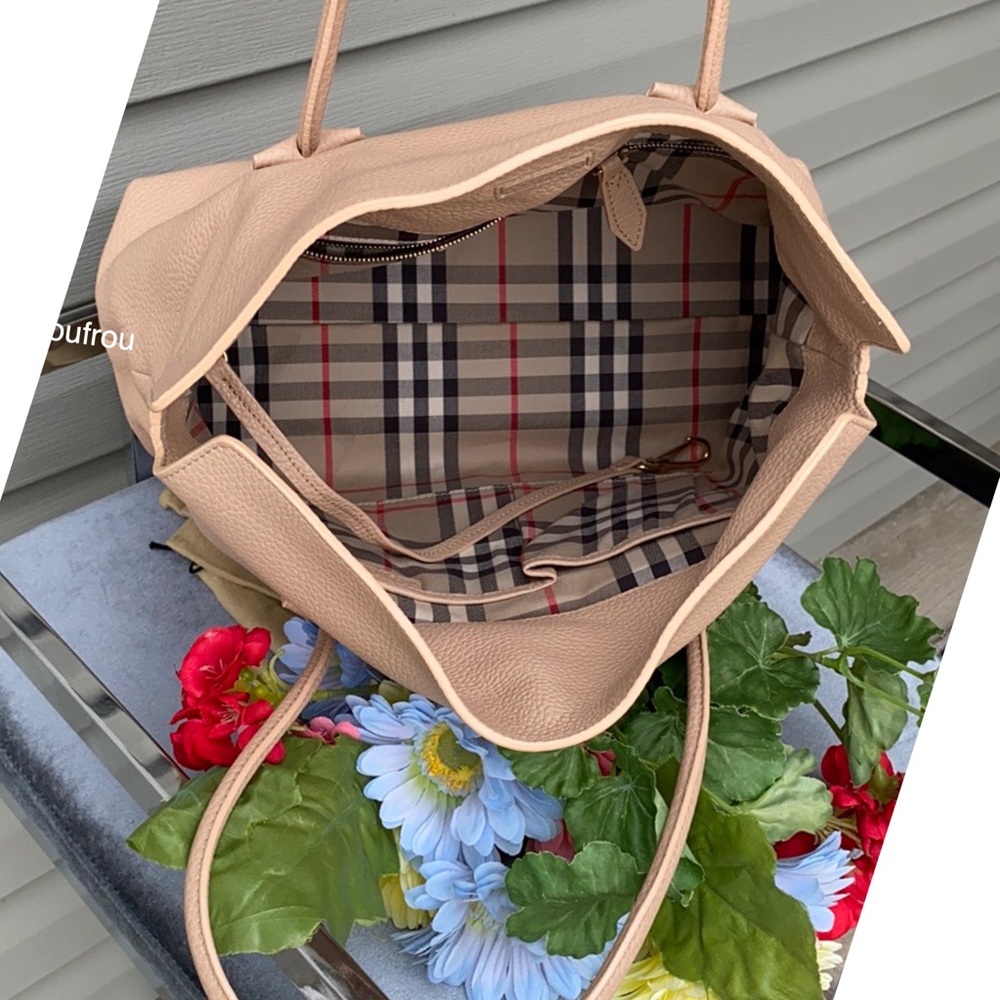 Authentic Burberry bag - Picture 5 of 14